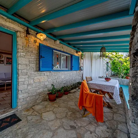 Apartment Stone House Tania - Happy